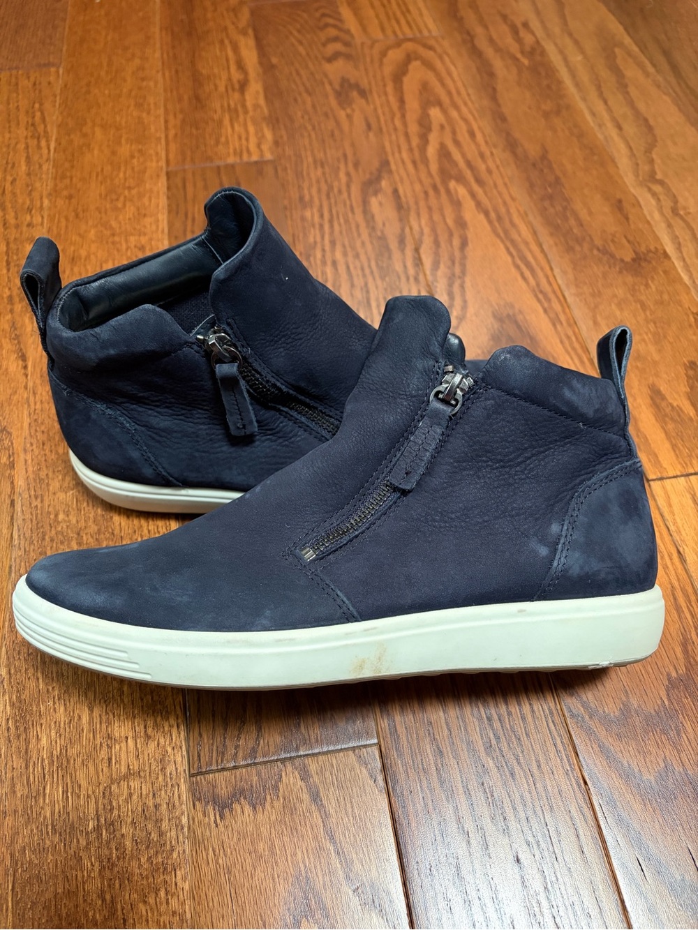 ECCO Soft 7 Zip Booties Ankle Sneaker Comfort Shoes Night Sky Blue size 39 8/8.5